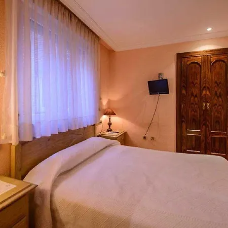 ホテル Rio Cea Puente-Almuhey